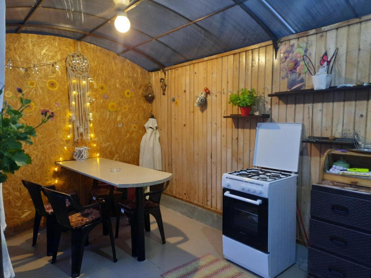 Casa Lica Lägenhet Caciulata Exteriör bild
